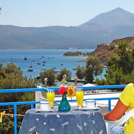 Hotel Delfini Adamantas  Екстериор снимка