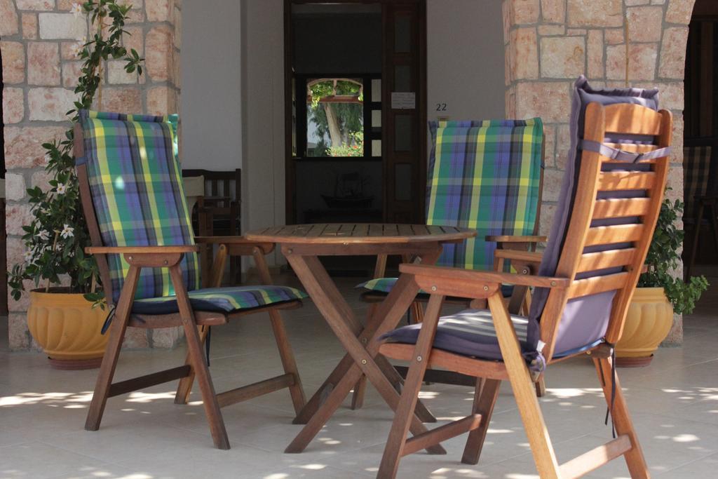 Hotel Delfini Adamantas  Екстериор снимка