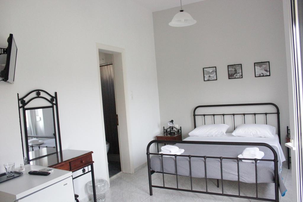 Hotel Delfini Adamantas  Екстериор снимка